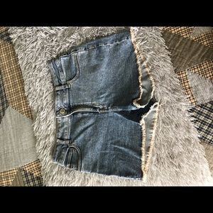 Maurice’s high rise frayed hem shorts